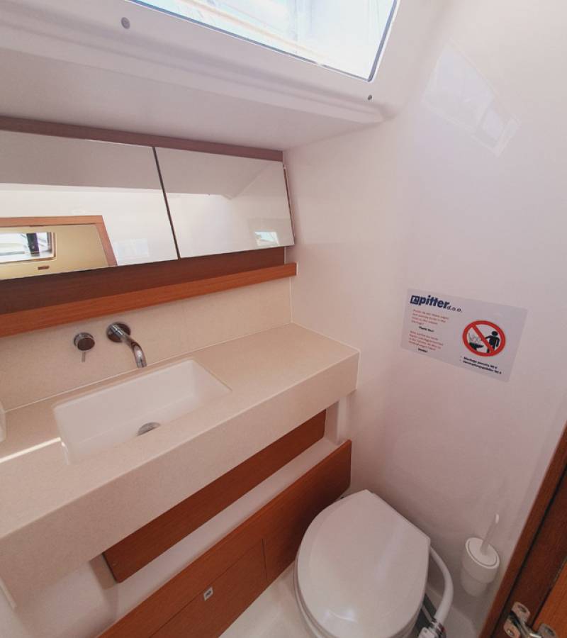 Dufour 470, Sombra del Viento | Yacht Charter Croatia