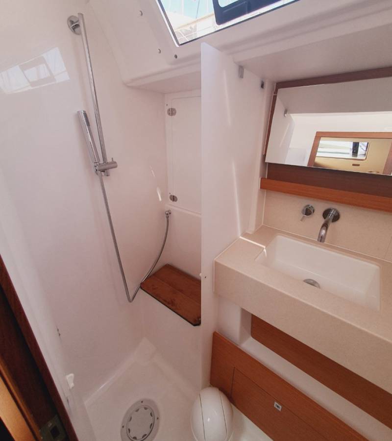 Dufour 470, Sombra del Viento | Yacht Charter Croatia