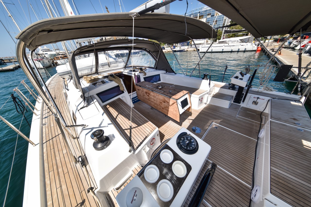 Dufour 470, La Familia | Yacht Charter Croatia