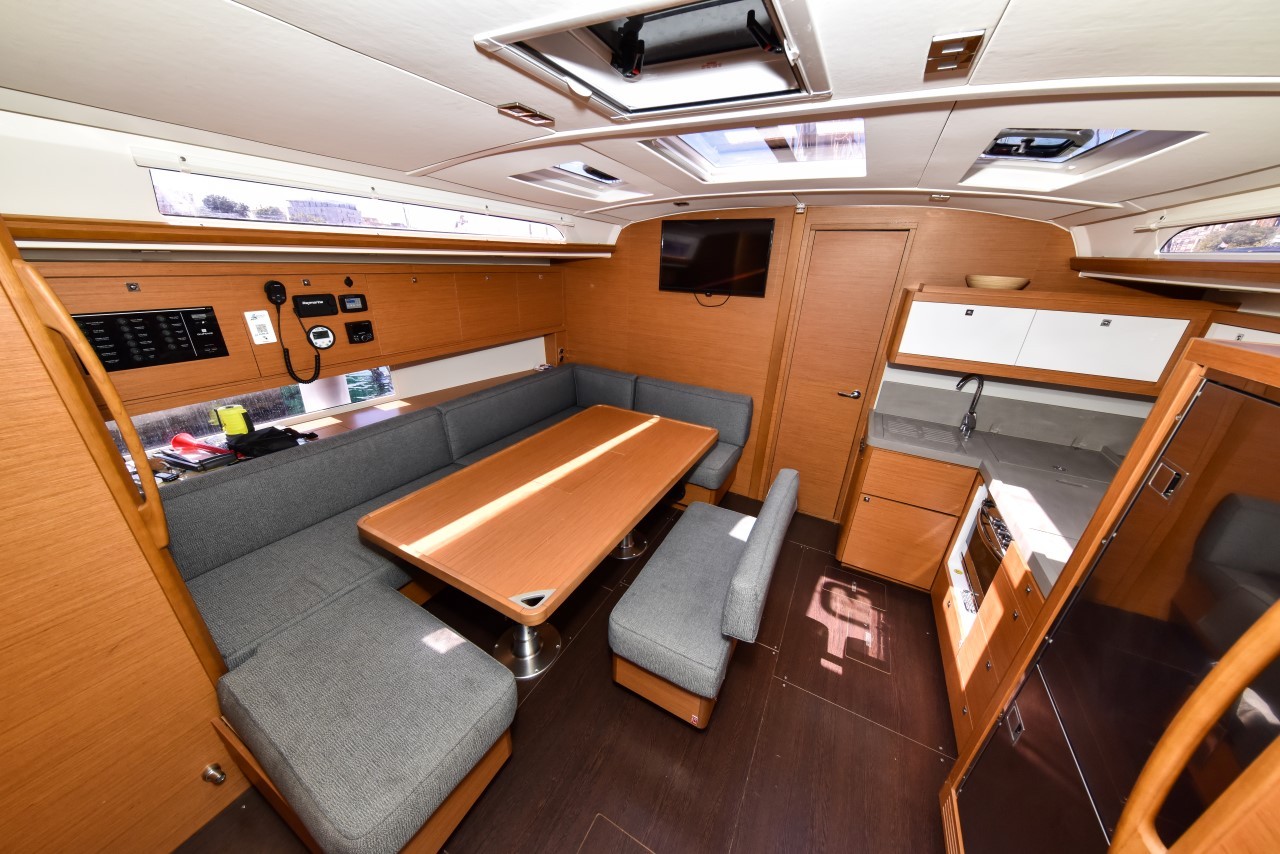 Dufour 470, La Familia | Yacht Charter Croatia
