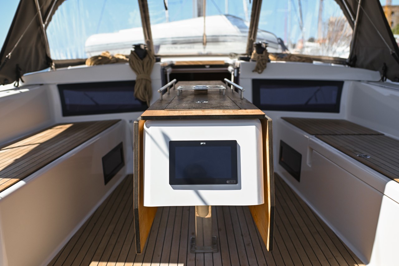 Dufour 470, La Familia | Yacht Charter Croatia