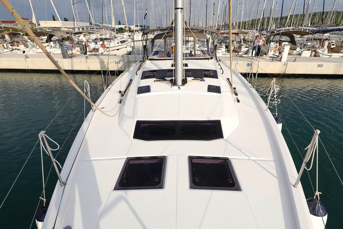 Dufour 470, Luna | Noleggio di Yacht Croazia