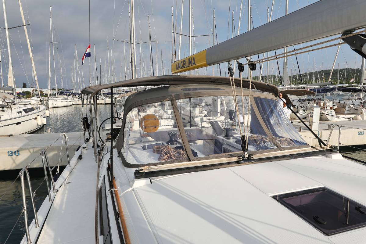 Dufour 470, Luna | Noleggio di Yacht Croazia
