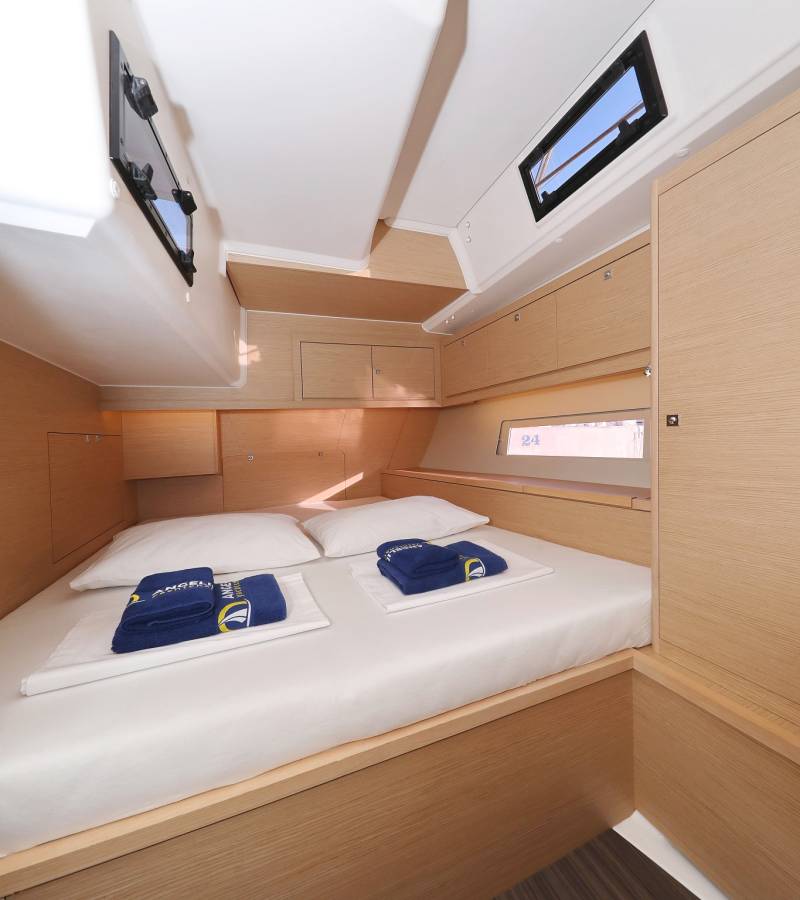 Dufour 470, Luna | Noleggio di Yacht Croazia
