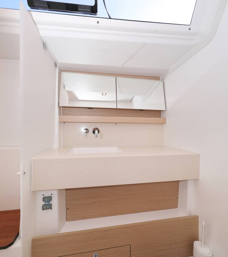 Dufour 470, Luna | Noleggio di Yacht Croazia