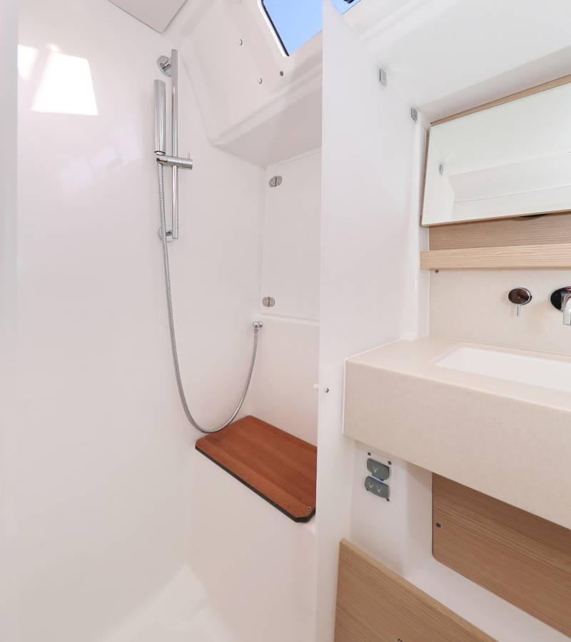 Dufour 470, Luna | Noleggio di Yacht Croazia