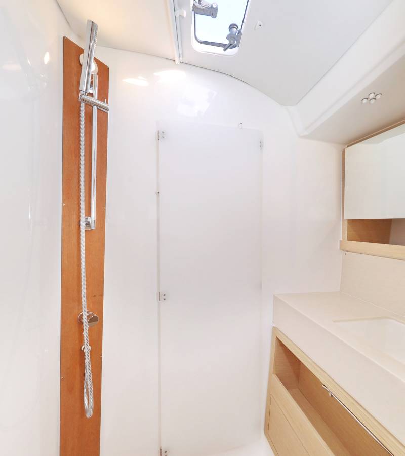 Dufour 470, Luna | Noleggio di Yacht Croazia