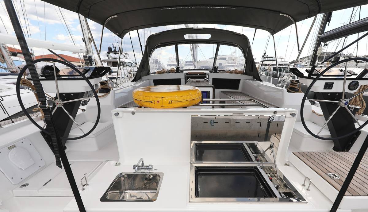 Dufour 470, Bonaca | Yacht Charter Croatia