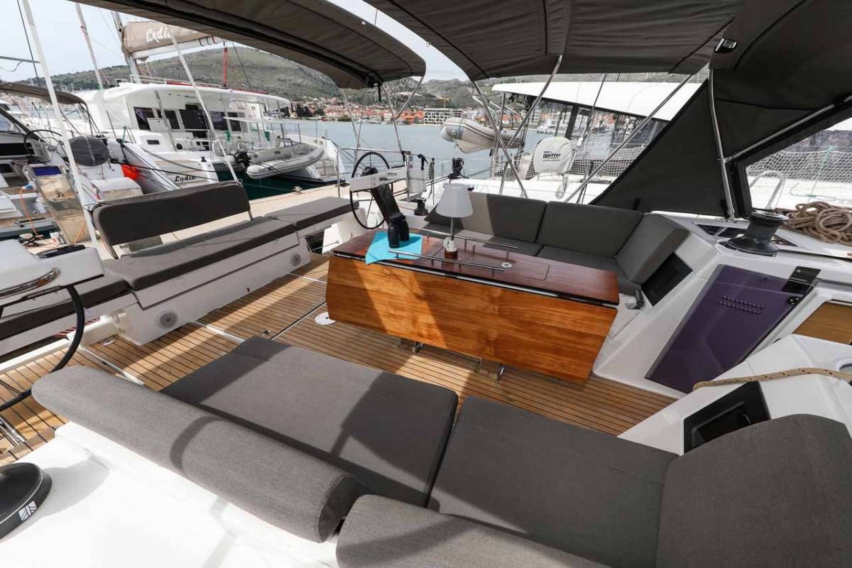 Dufour 470, Bellatrix | Noleggio di Yacht Croazia