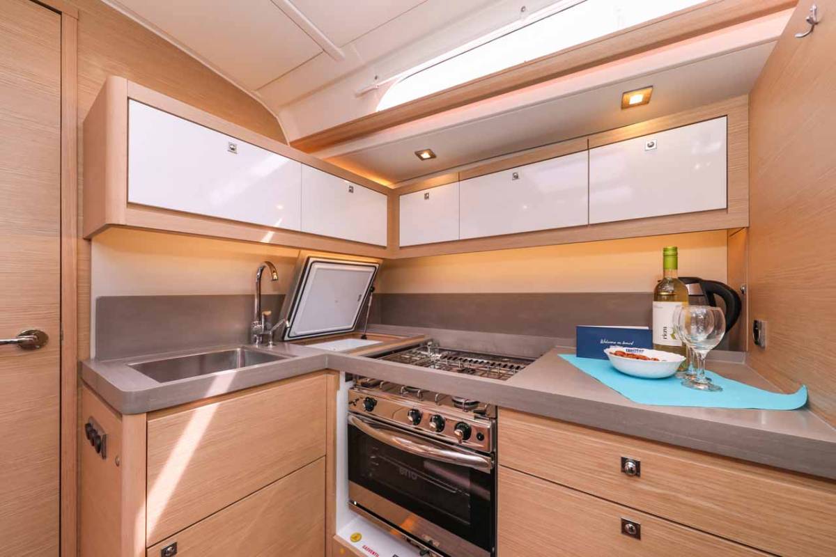 Dufour 470, Bellatrix | Noleggio di Yacht Croazia