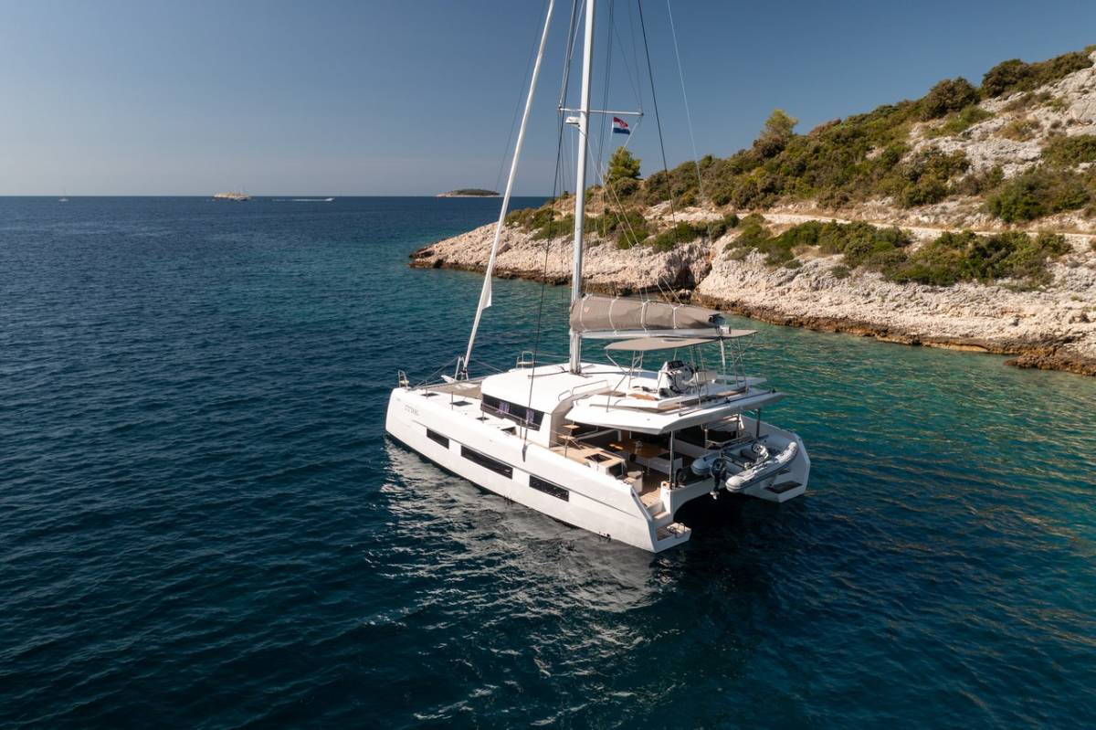 Dufour 48 Catamaran, Uma | Yacht Charter Croatia