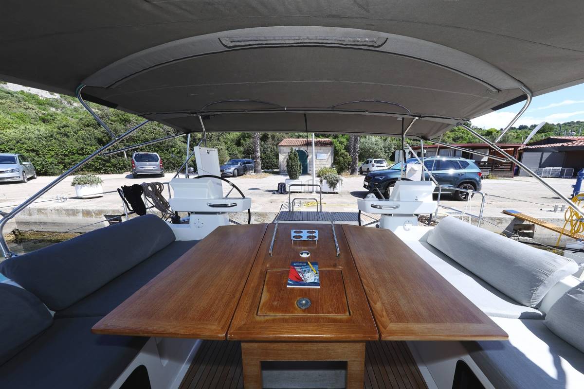 Dufour 520 GL, Lateja | Yacht Charter Croatia