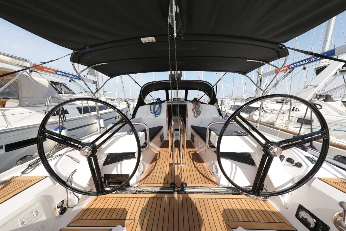 Elan E4, Twitter | Noleggio di Yacht Croazia