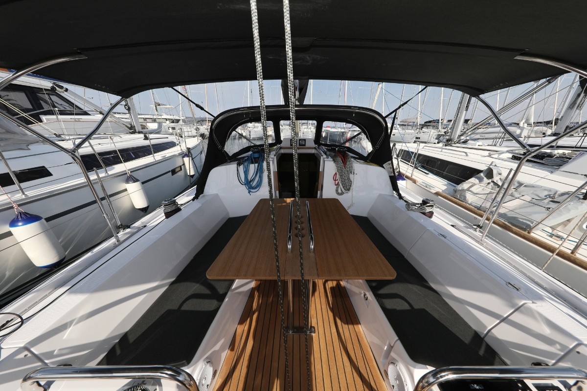 Elan E4, Twitter | Noleggio di Yacht Croazia