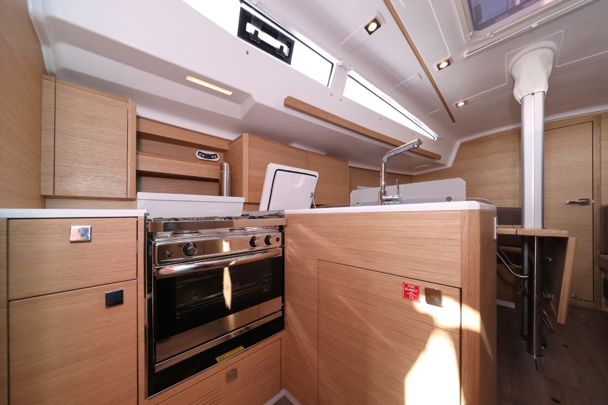 Elan E4, Twitter | Noleggio di Yacht Croazia