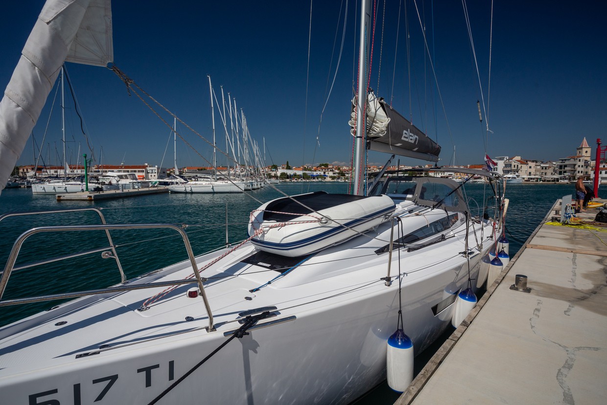 Elan E4, Alisa | Yacht Charter Croatia
