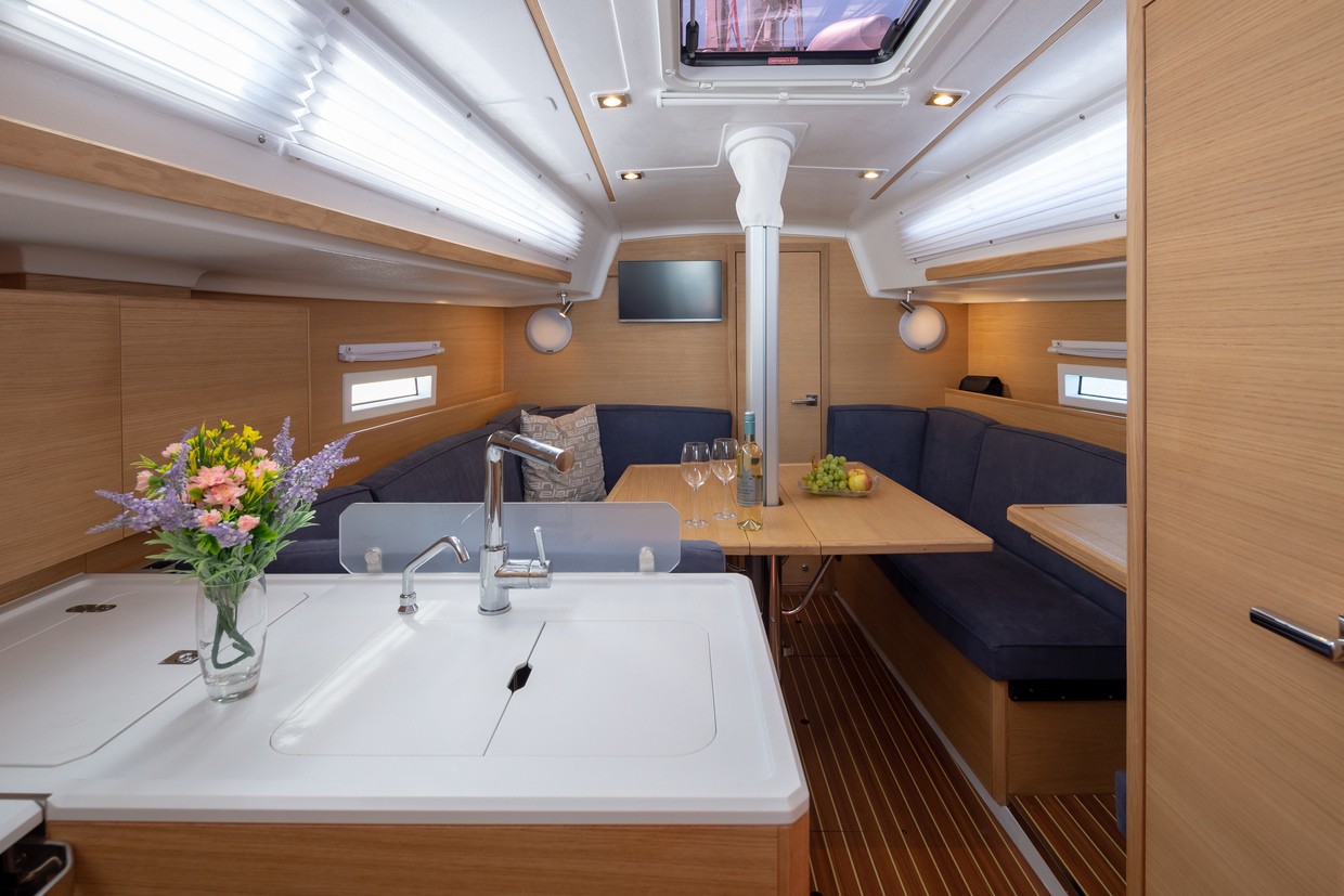 Elan E4, Alisa | Yacht Charter Croatia