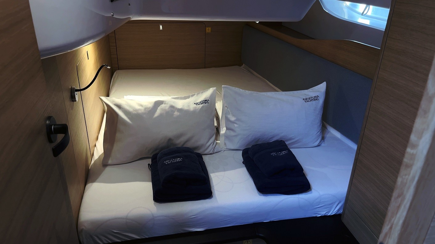 Elan E6, Iron Man | Yacht Charter Croatia