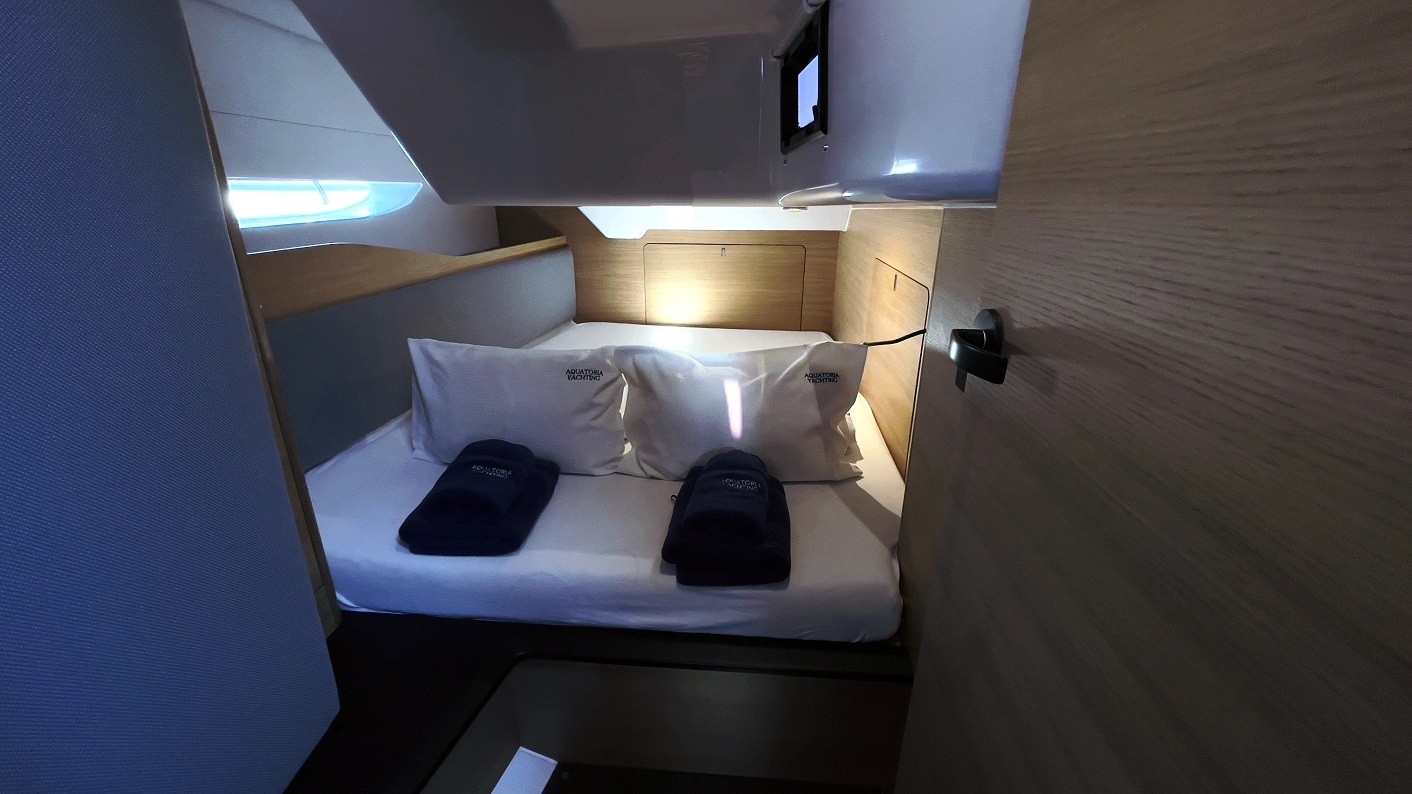 Elan E6, Iron Man | Yacht Charter Croatia