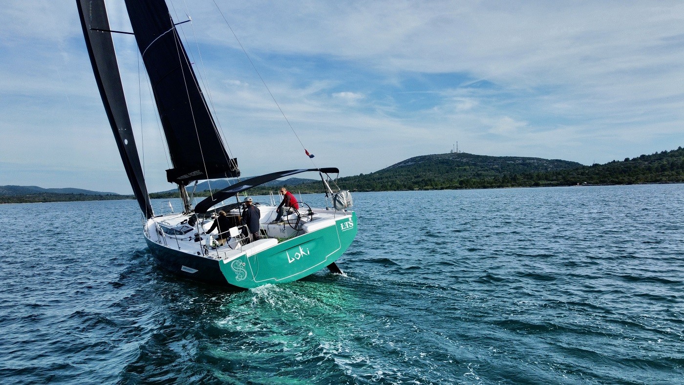 Elan E6, Loki | Yacht Charter Croatia