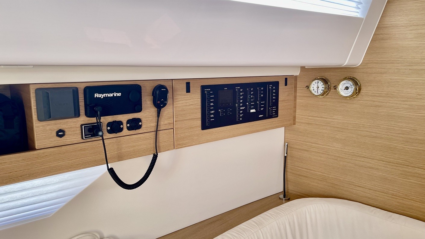 Elan E6, Loki | Yacht Charter Croatia