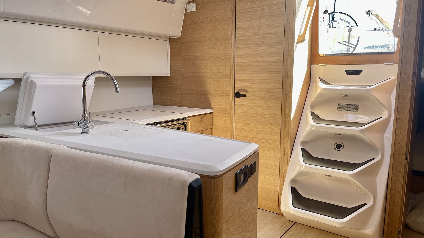 Elan E6, Loki | Yacht Charter Croatia