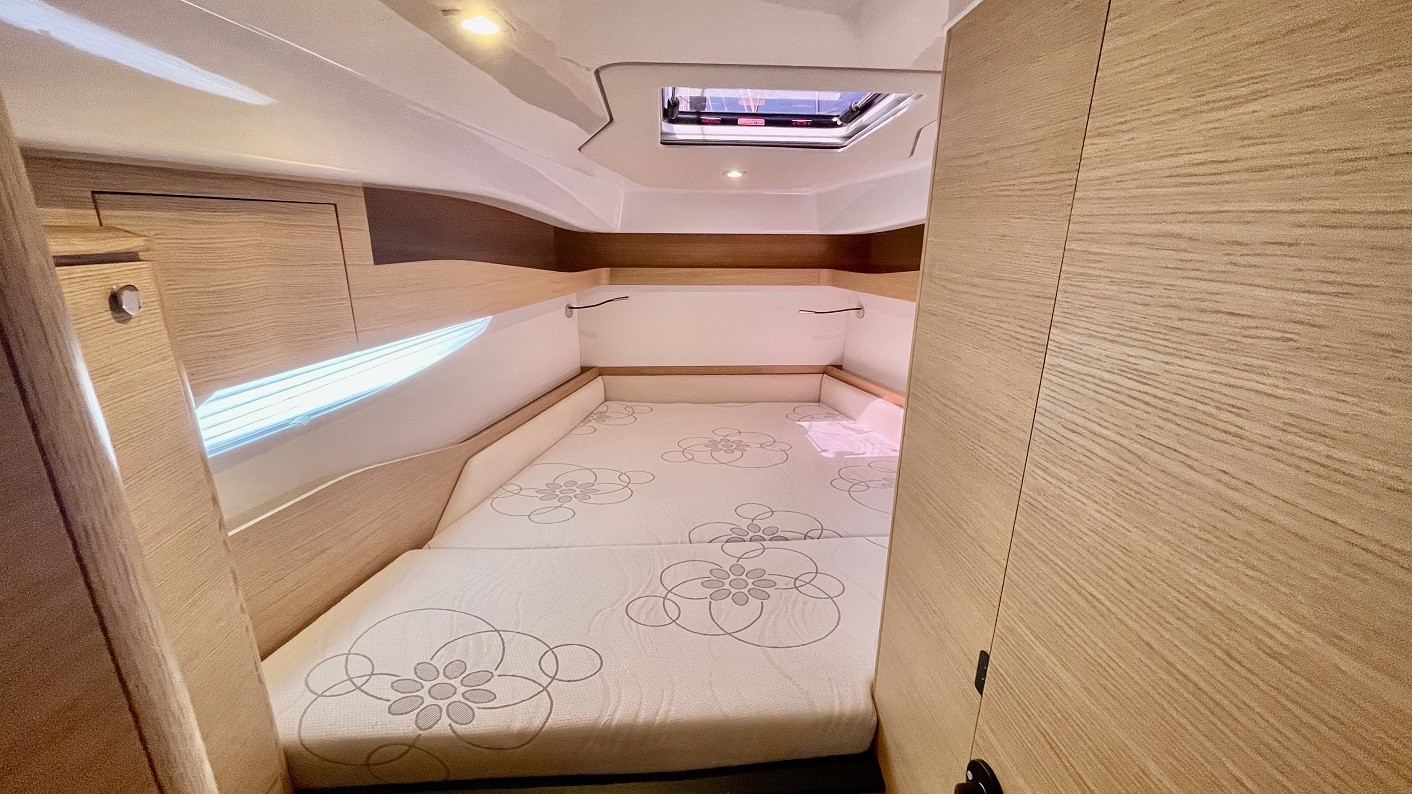 Elan E6, Loki | Yacht Charter Croatia