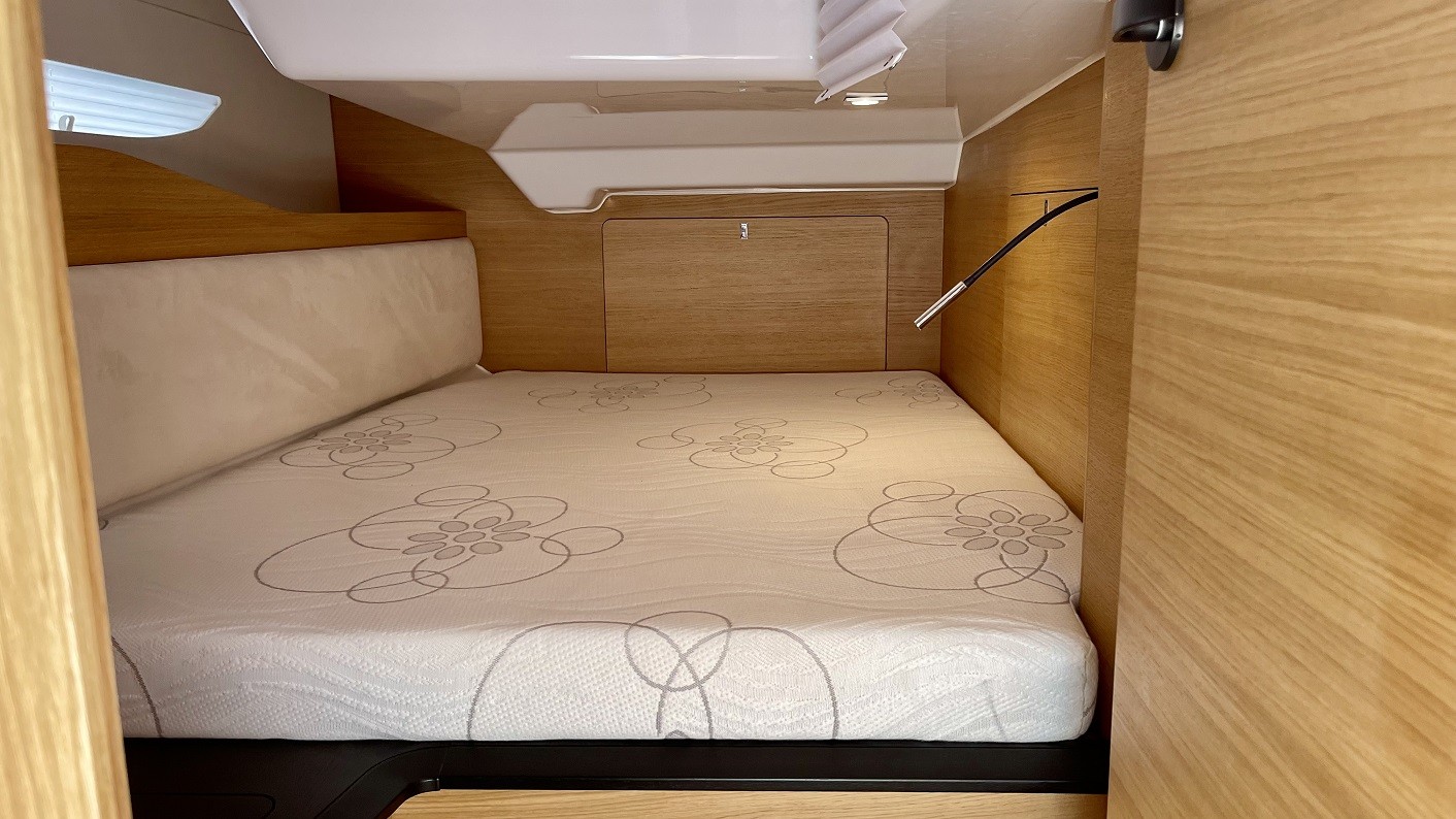 Elan E6, Loki | Yacht Charter Croatia