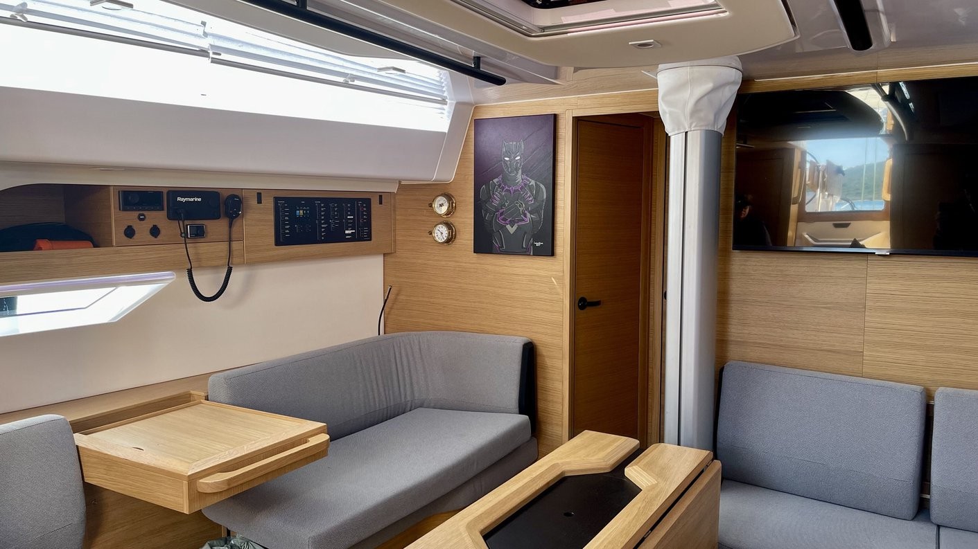 Elan E6, Black Panther | Yacht Charter Croatia