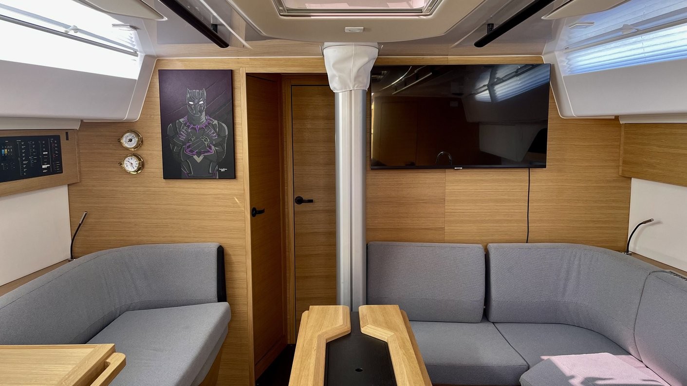 Elan E6, Black Panther | Yacht Charter Croatia