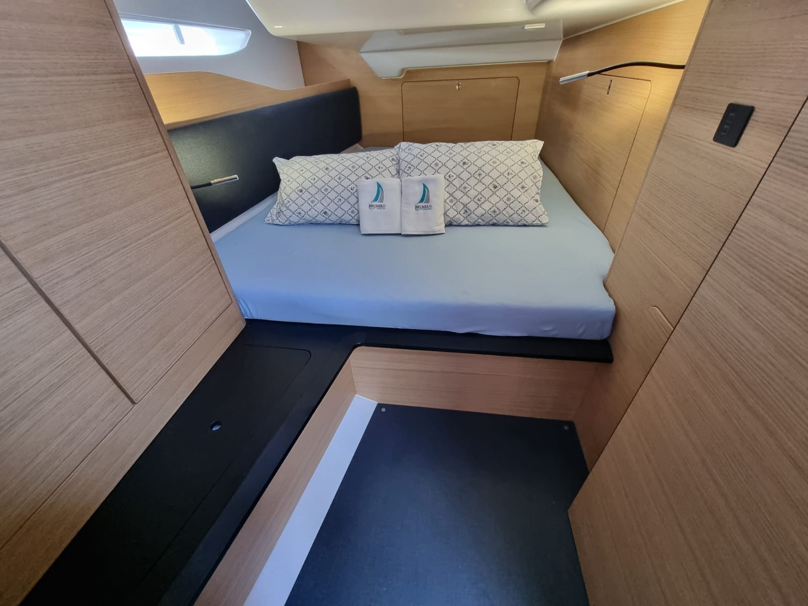 Elan E6, Contessa | Yacht Charter Croatia