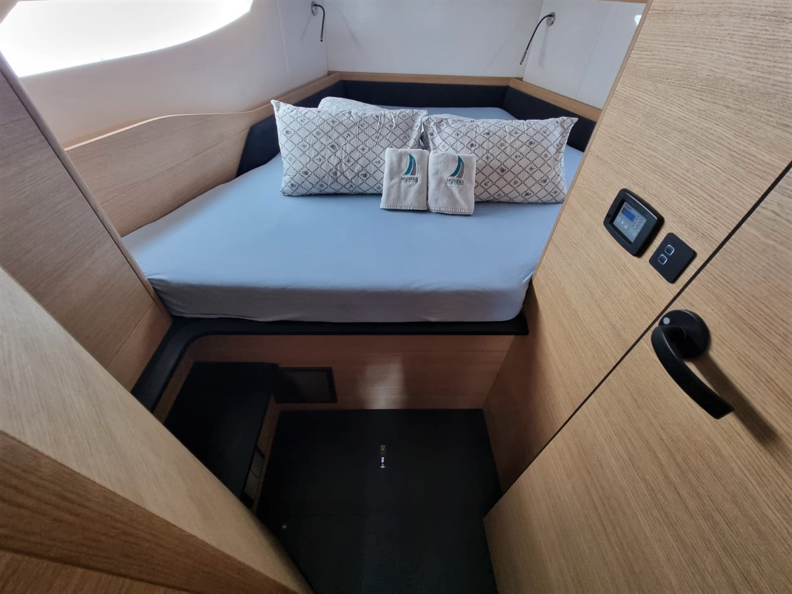 Elan E6, Contessa | Yacht Charter Croatia