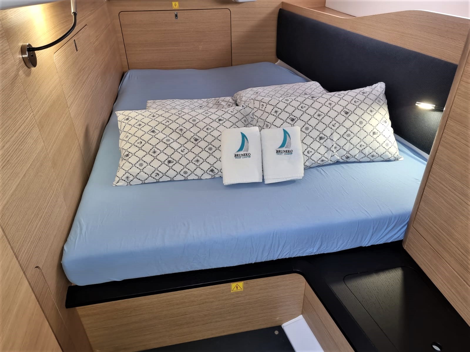 Elan E6, Contessa | Yacht Charter Croatia