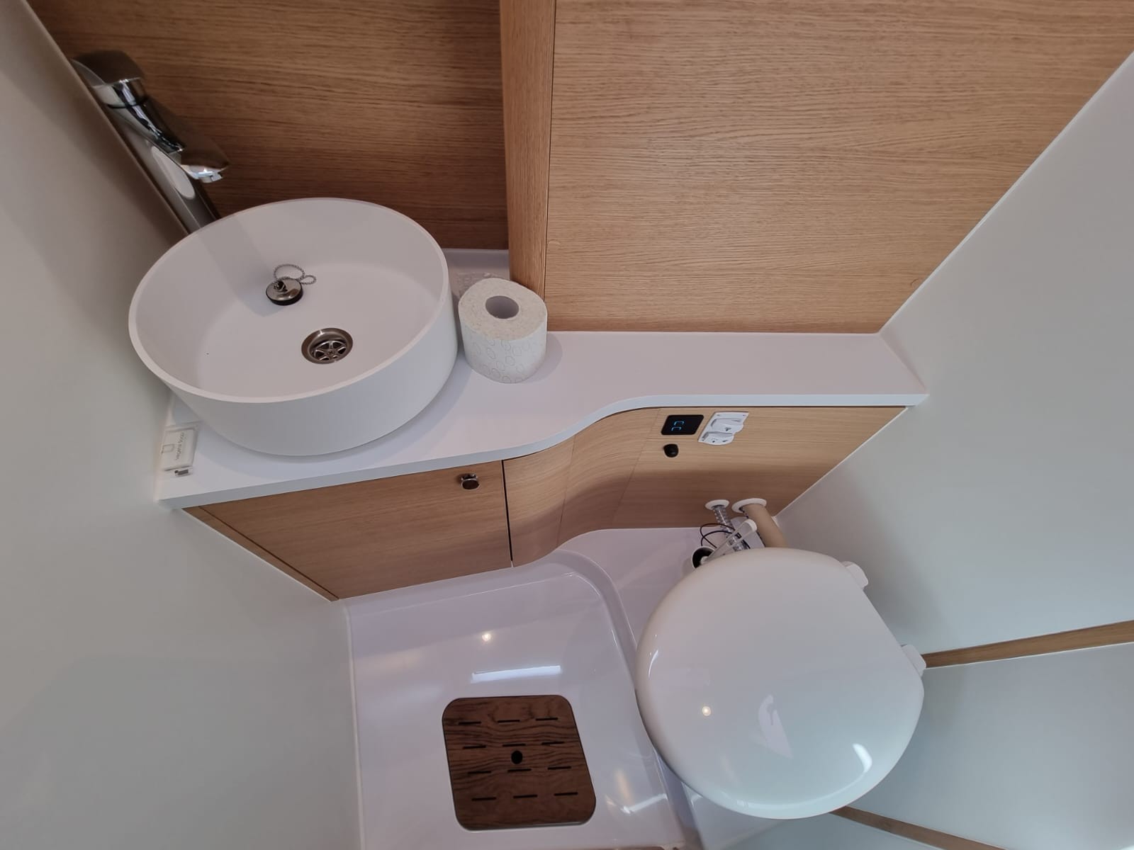 Elan E6, Contessa | Yacht Charter Croatia