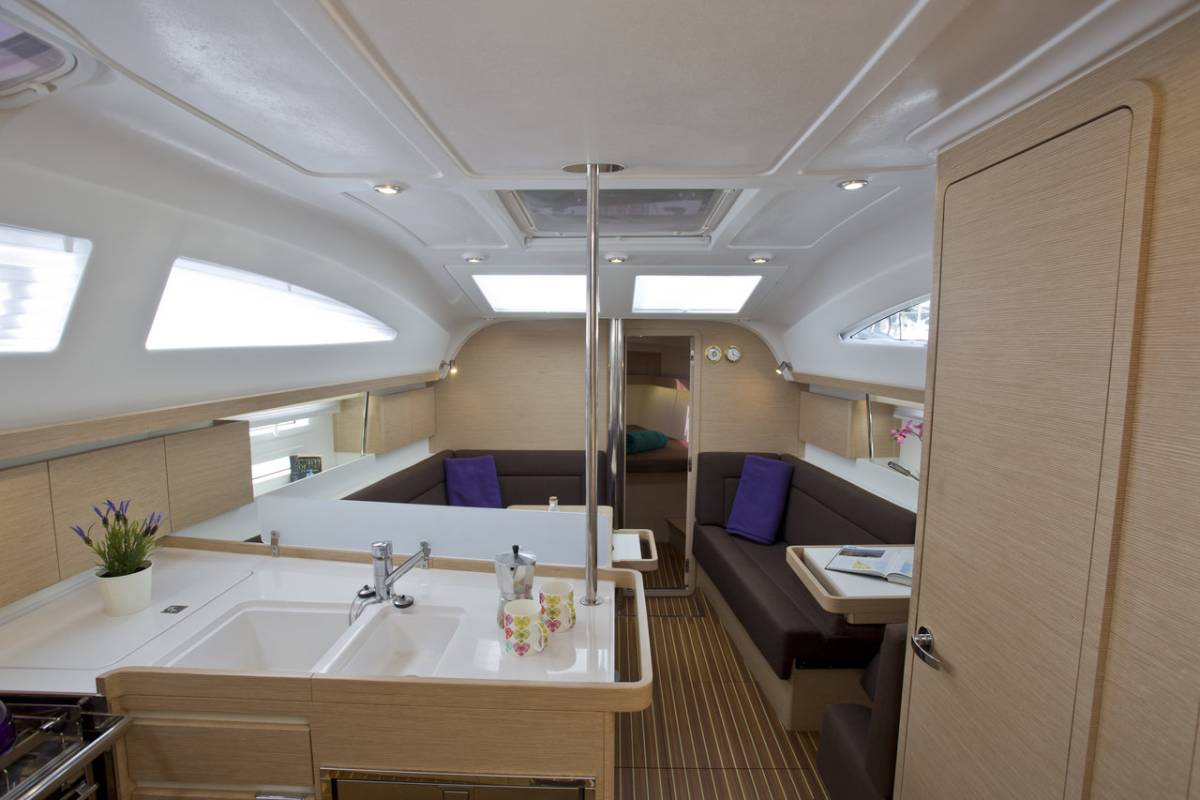 Elan Impression 40, Tariq | Noleggio di Yacht Croazia