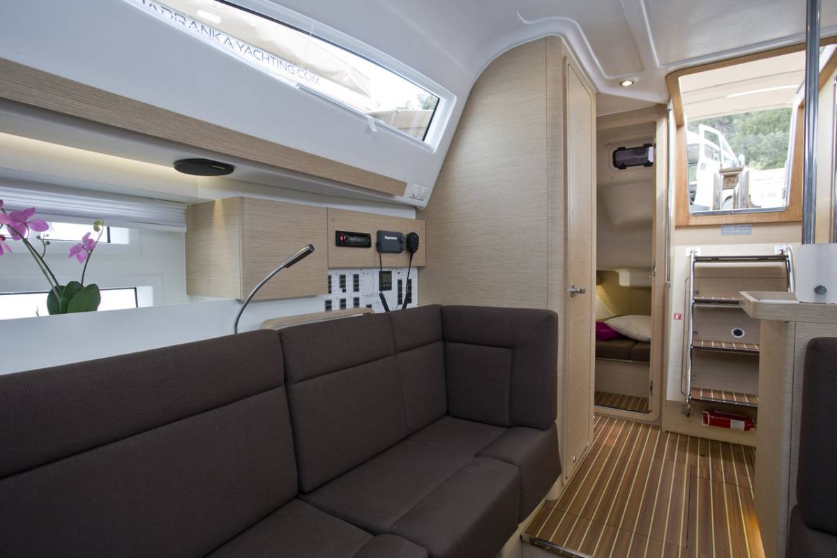 Elan Impression 40, Tariq | Noleggio di Yacht Croazia