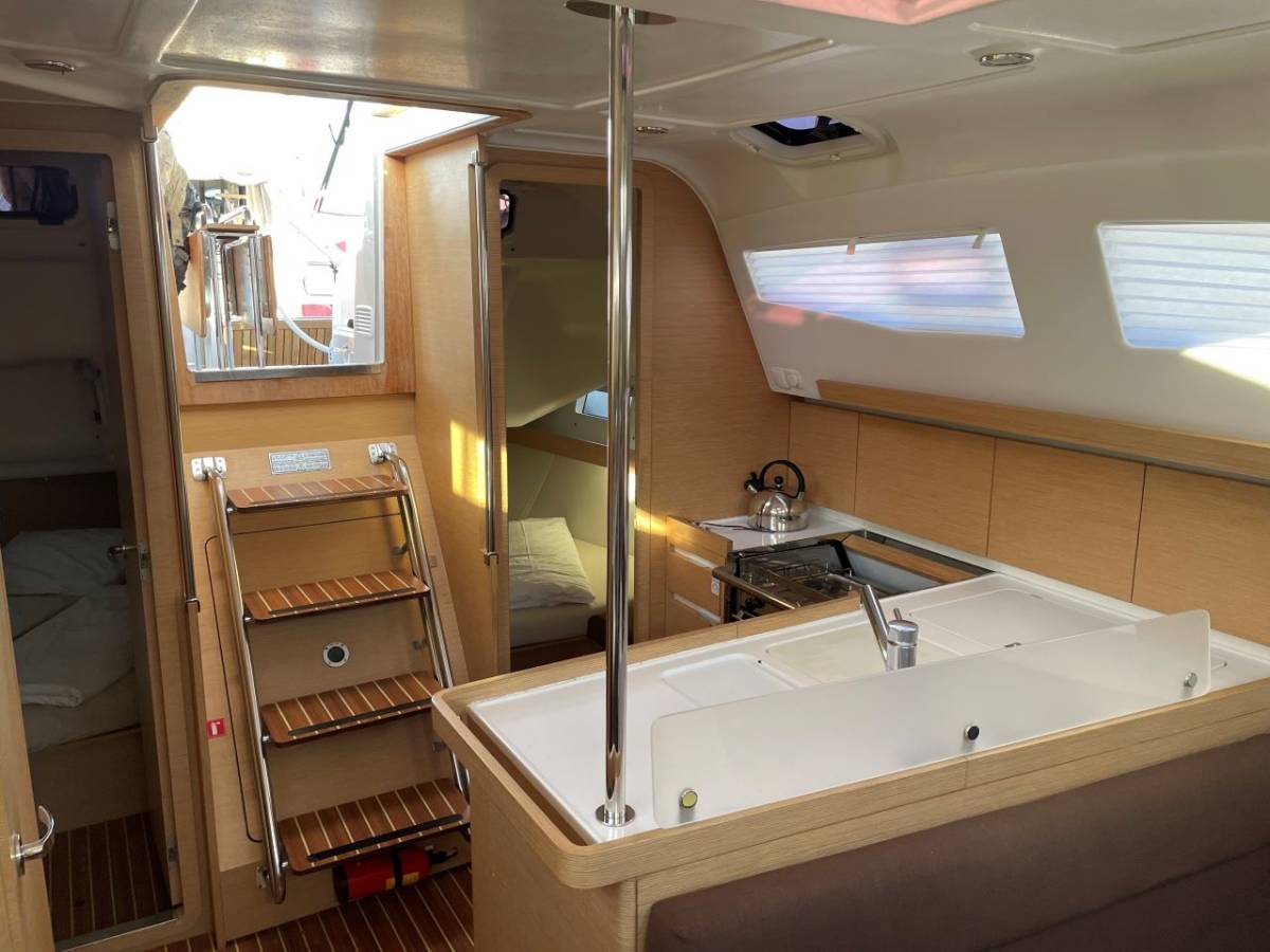 Elan Impression 40, Tariq | Noleggio di Yacht Croazia