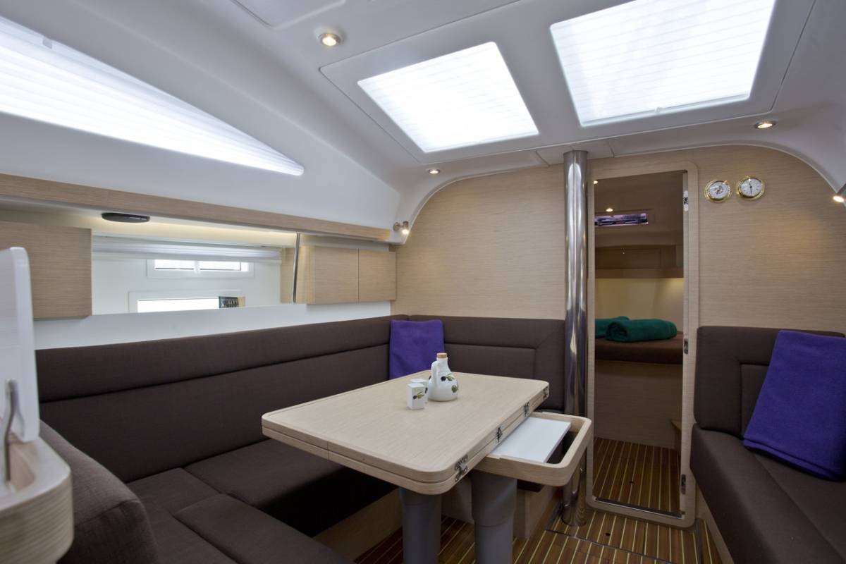 Elan Impression 40, Tariq | Noleggio di Yacht Croazia