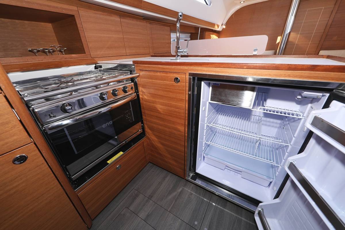 Elan Impression 40.1, Eliana | Yacht Charter Croatia