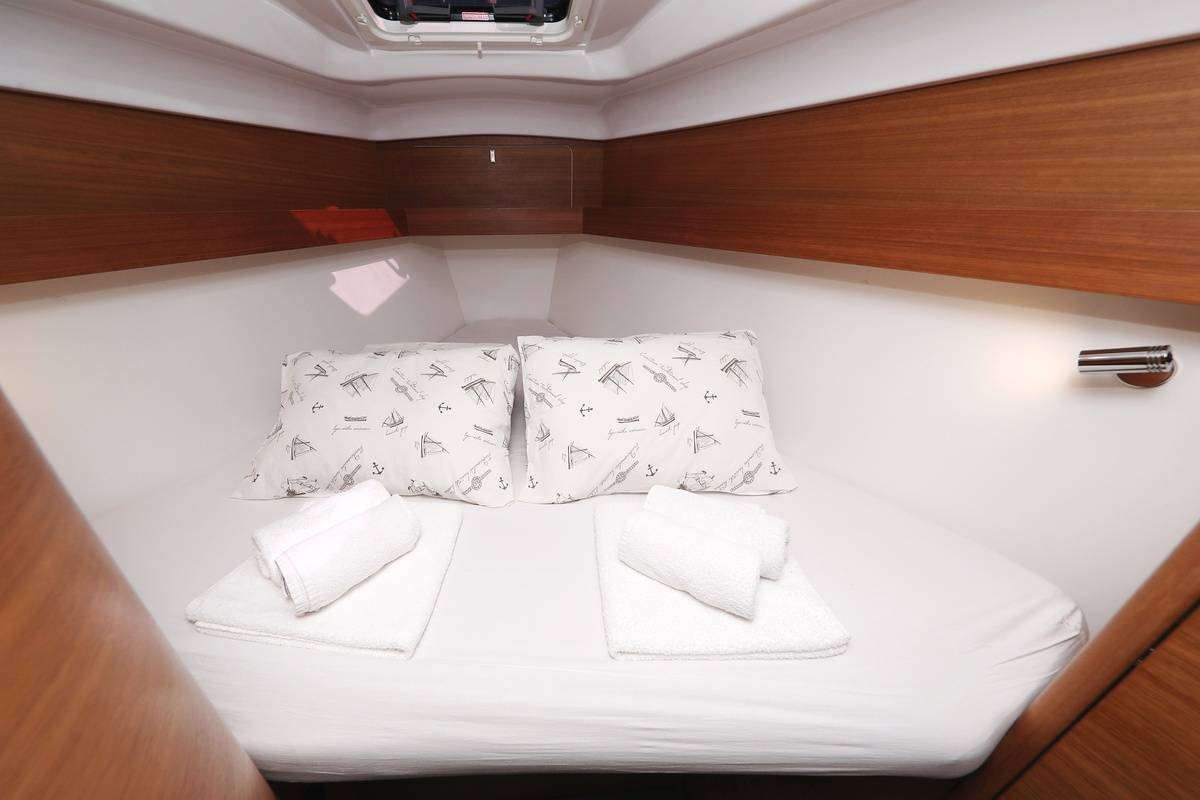 Elan Impression 40.1, Eliana | Yacht Charter Croatia