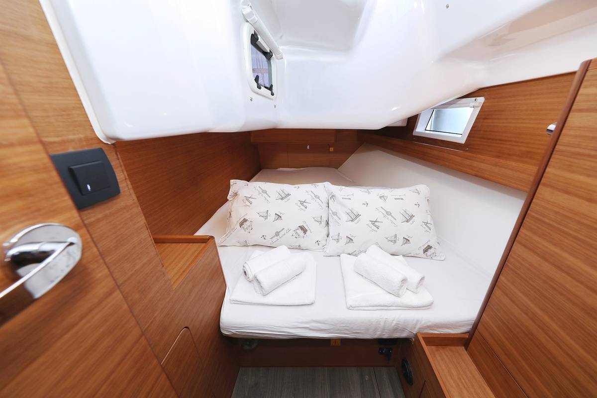 Elan Impression 40.1, Eliana | Yacht Charter Croatia