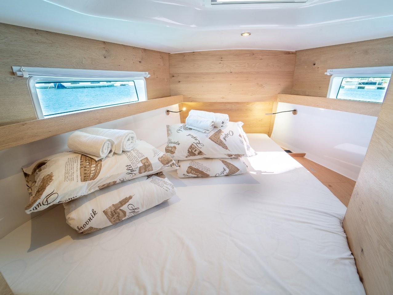 Elan Impression 45, Trinity | Noleggio di Yacht Croazia