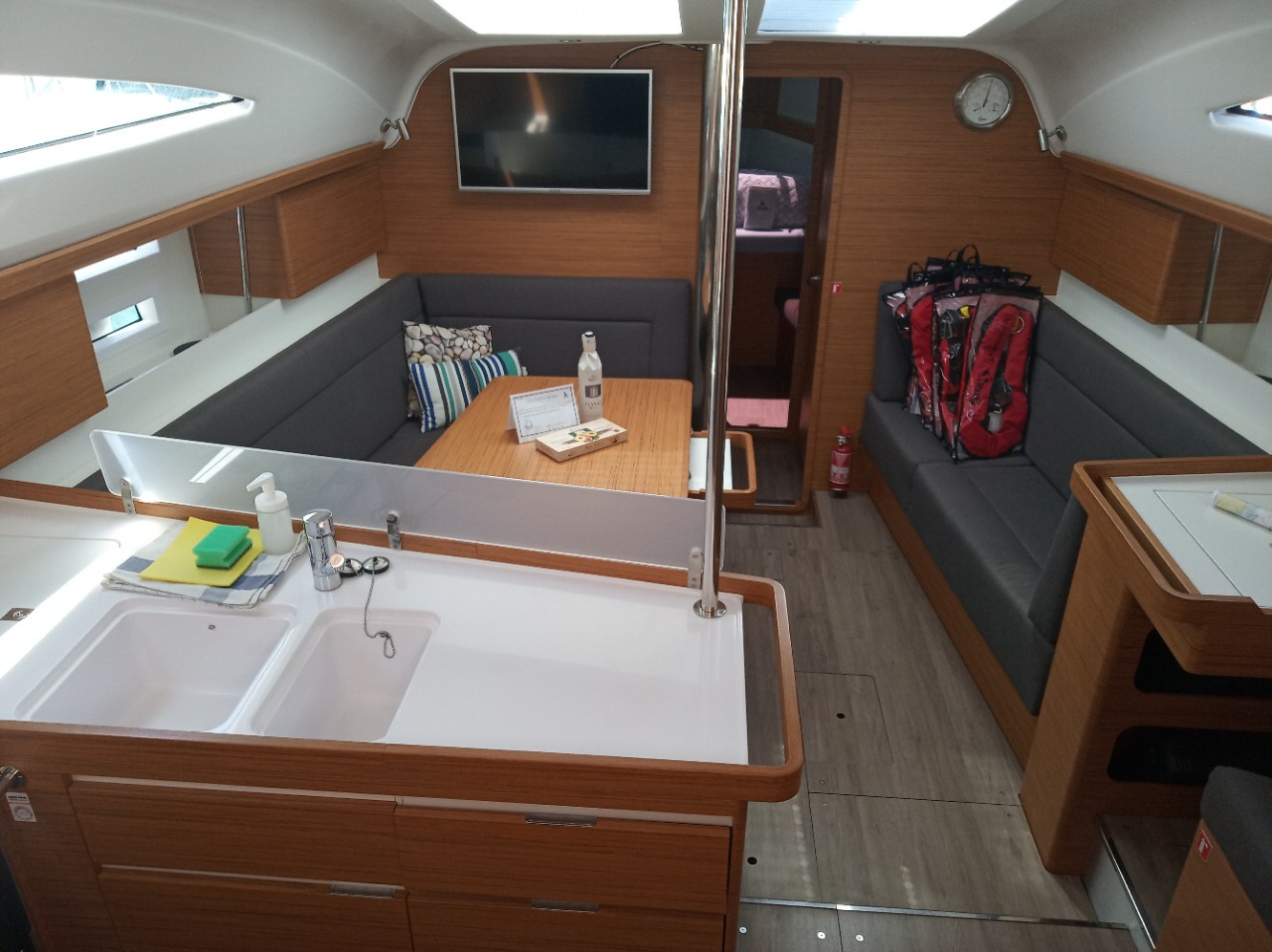 Elan Impression 45, No Limits | Yacht Charter Croatia