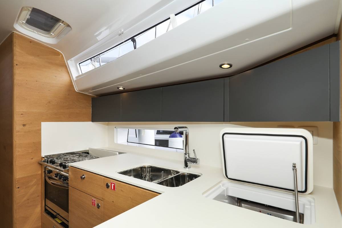 Elan Impression 45, Seppia | Yacht Charter Croatia