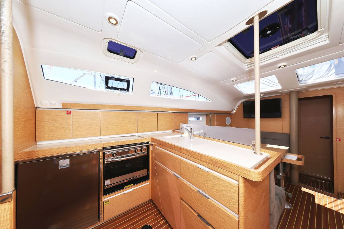 Elan Impression 45, Ibiss | Yacht Charter Croatia