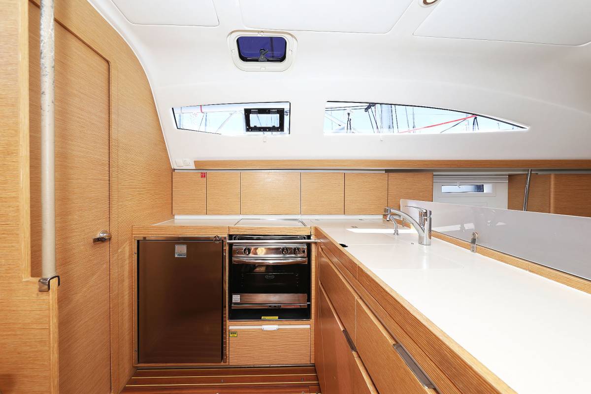 Elan Impression 45, Ibiss | Yacht Charter Croatia