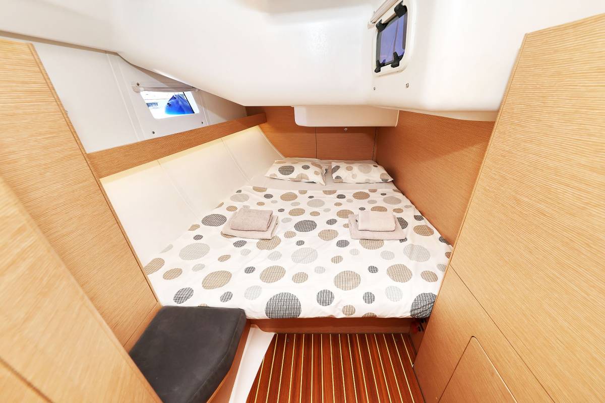 Elan Impression 45, Ibiss | Yacht Charter Croatia