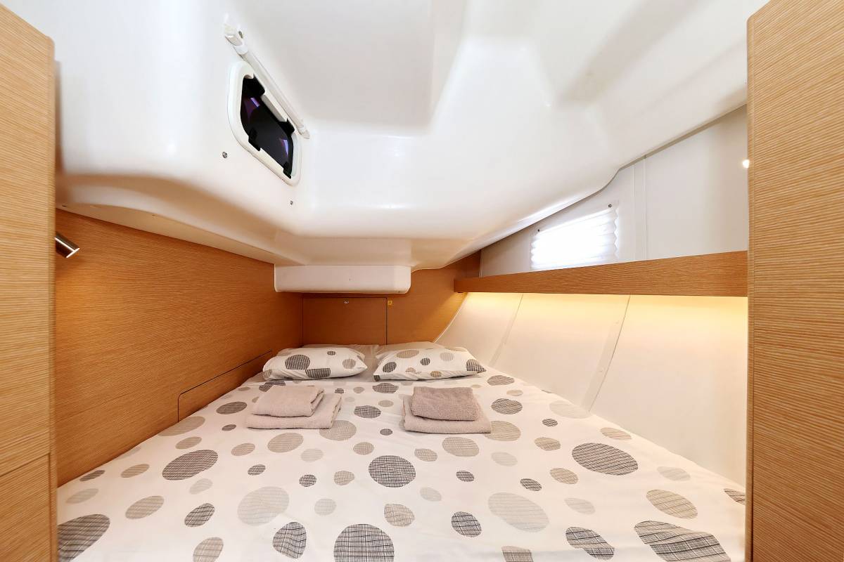 Elan Impression 45, Ibiss | Yacht Charter Croatia