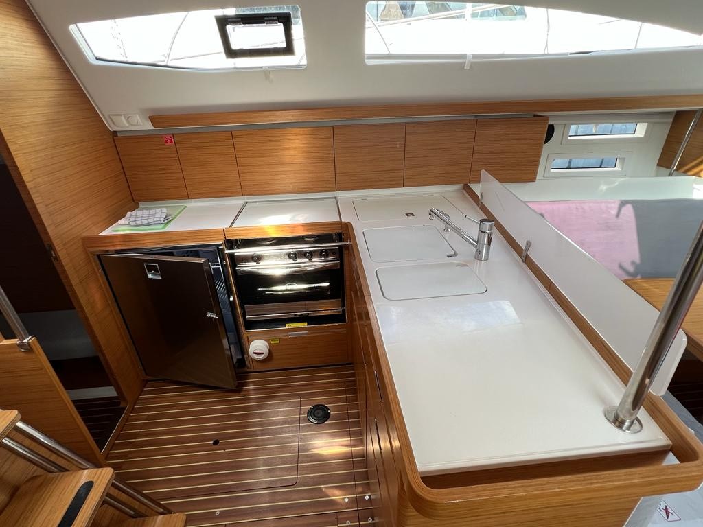 Elan Impression 45, Kaminari | Yacht Charter Croatia