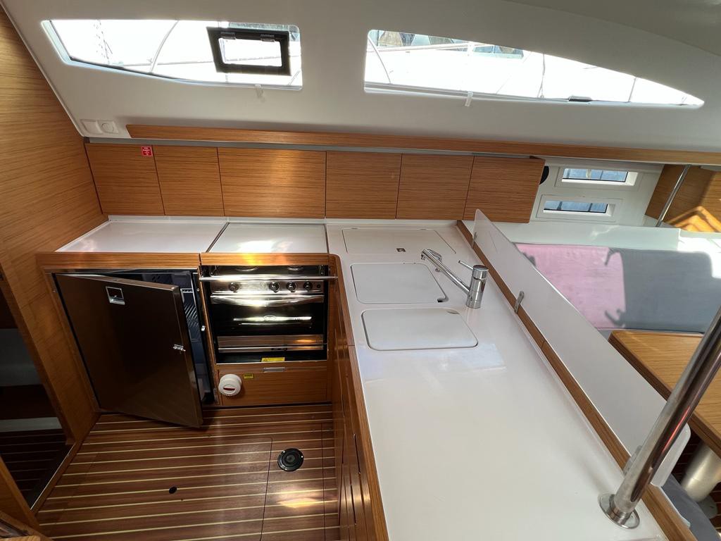 Elan Impression 45, Kaminari | Yacht Charter Croatia